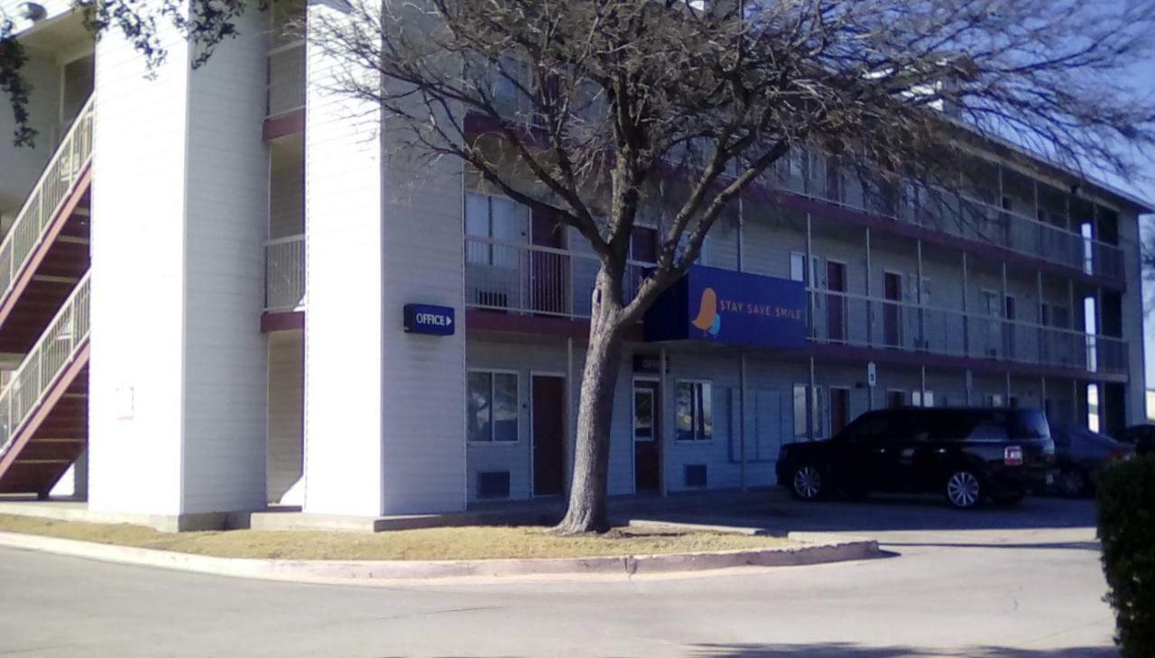Intown Suites Extended Stay Lewisville Tx Valley View Dr Extérieur photo